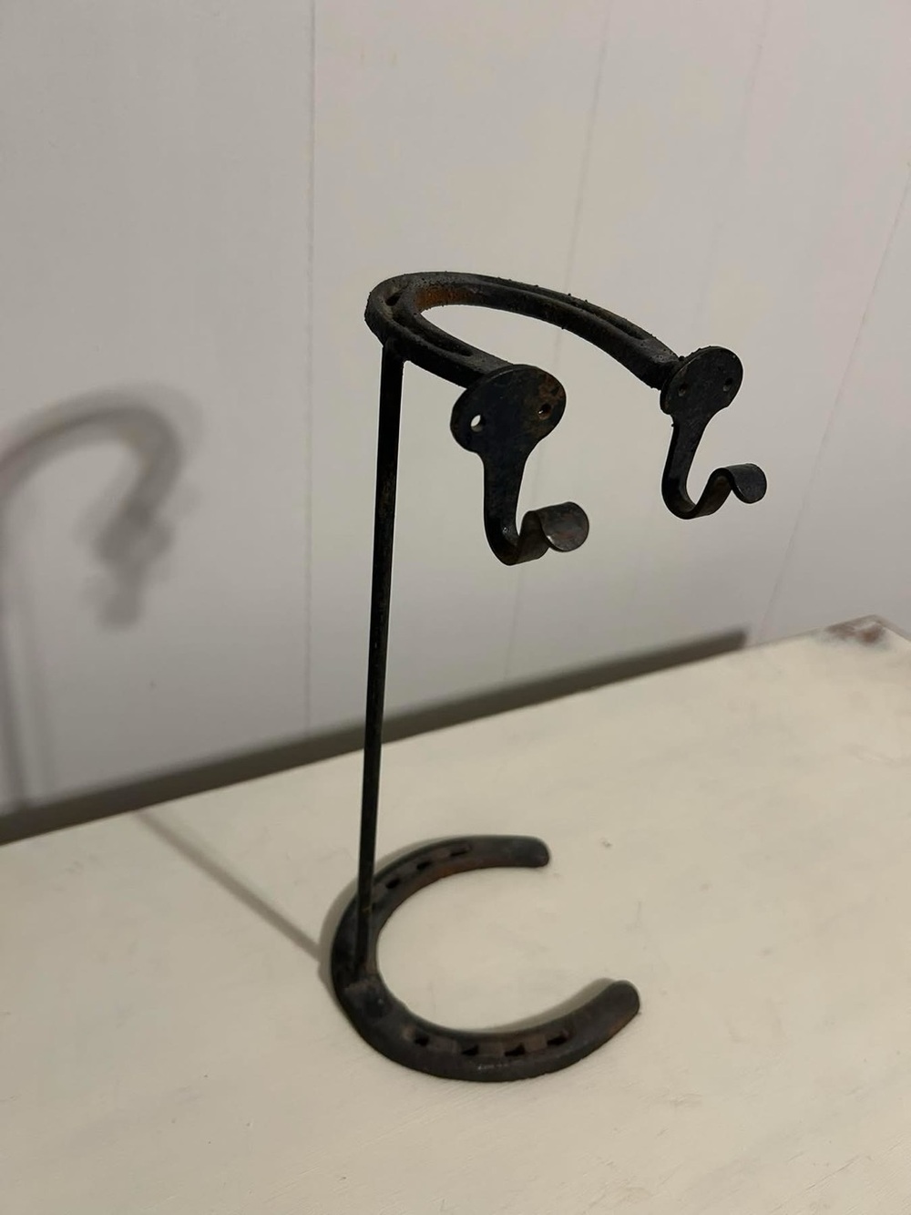 Metal Horseshoe Hook Stand in Black - Decorative Wall Hook